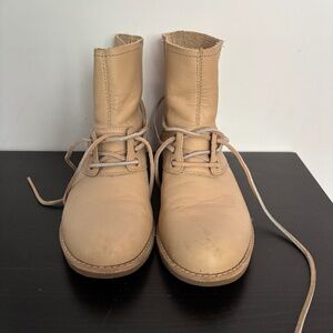 Beautiful Timberland boots - light beige